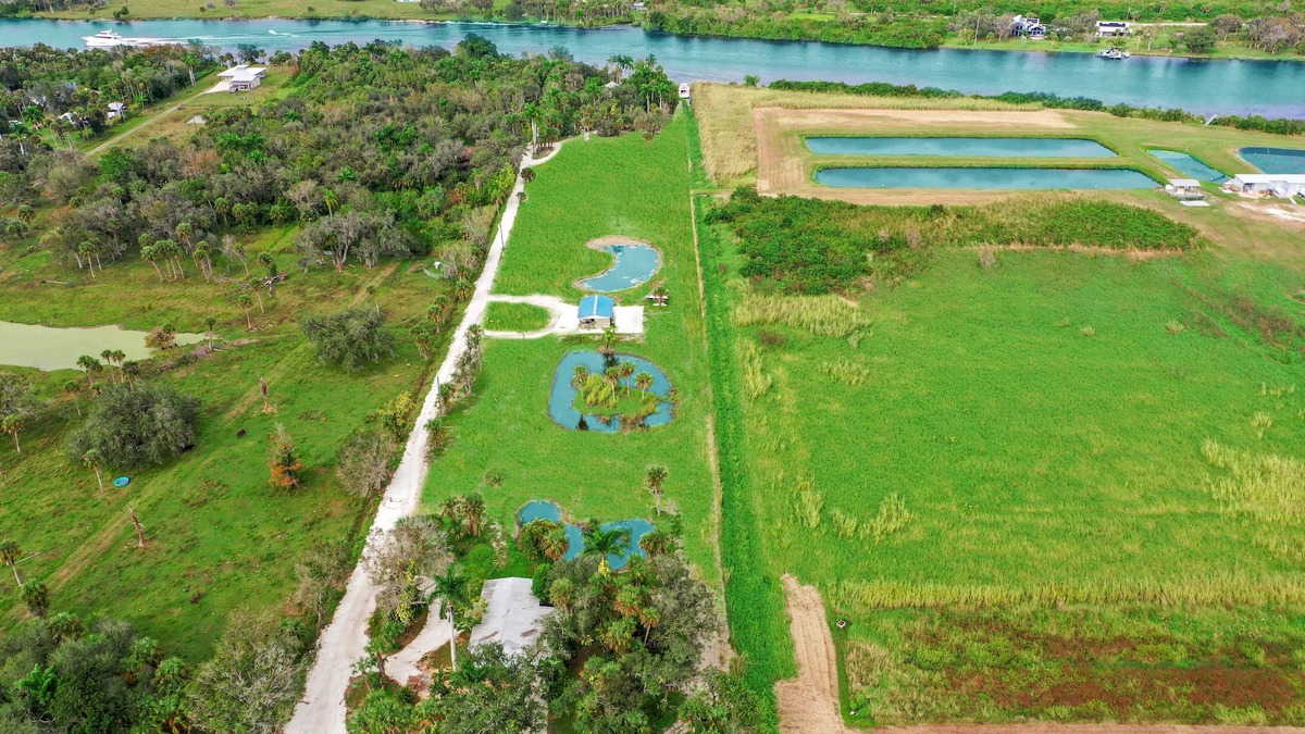 Alva Other | Aria Oasis~King Bed, Privacy, Ponds, Cows, Luxury. Weddings, Events, Retreats!