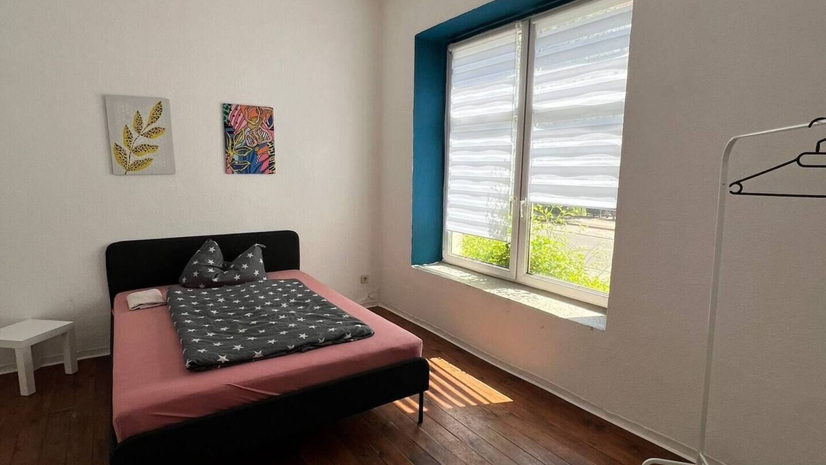 Zeitz Apartment | AriProp Berlin Style Workers’ flat–private Parking