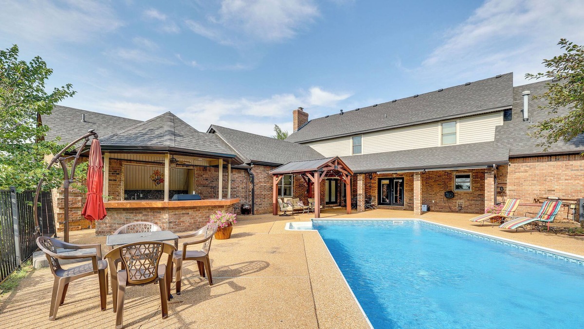 Fayetteville House | Arkansas Retreat - Pool, Waterslide, Grill & More!