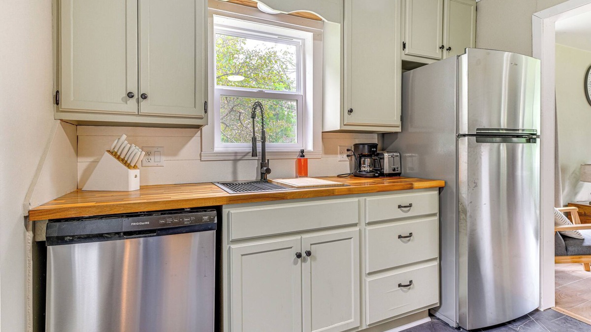 Dellwood House | Arkdale Home w/Fire Pit, 1 Mi to Castle Rock Lake