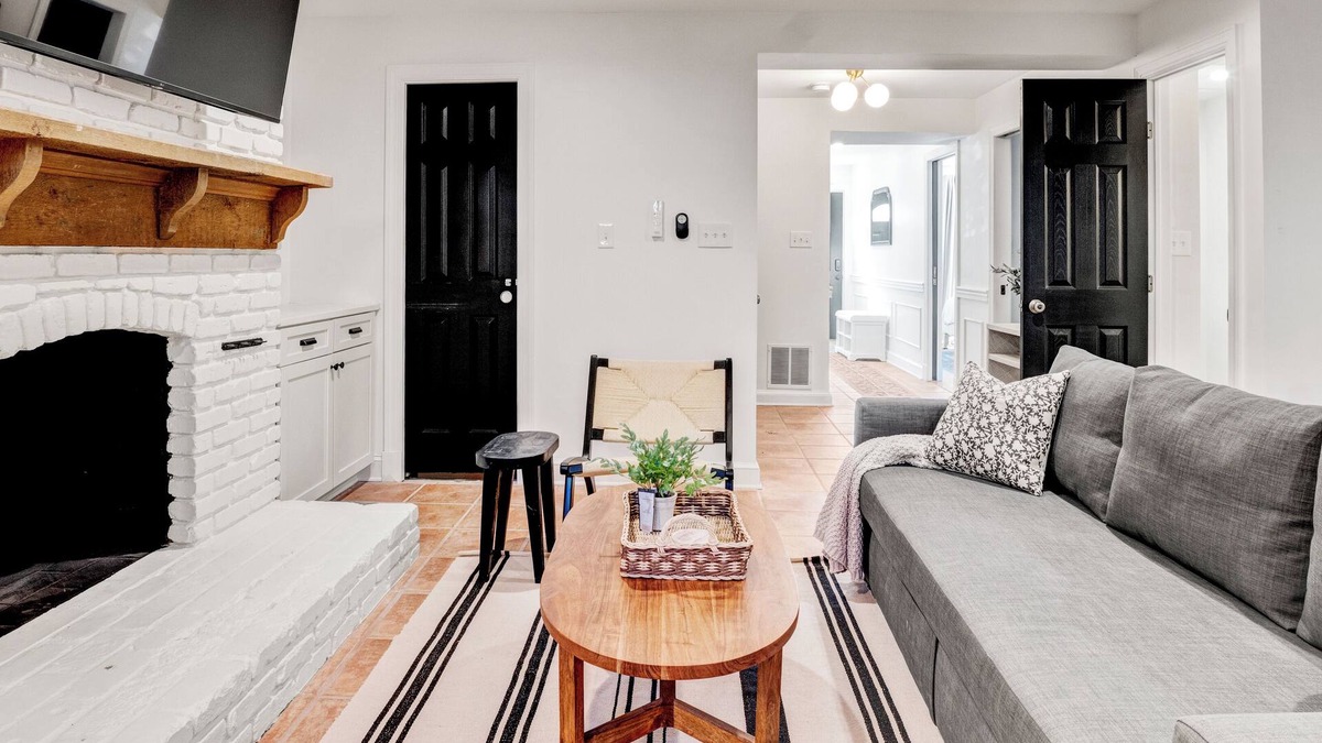 Arlington House | Arlington Exclusive 6 Bed Retreat walk to Metro