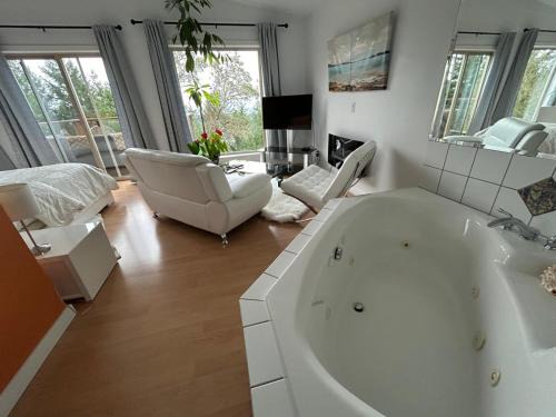 Salt Spring Island Bed & Breakfast | Armand Heights