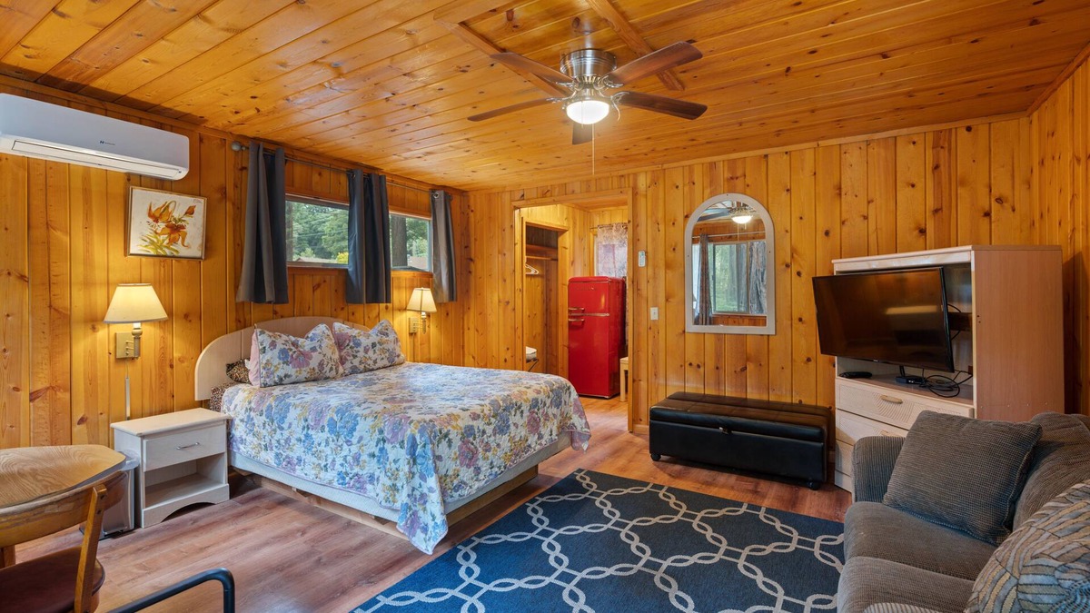 Boulder Creek Hotel | Armin - room Masoods Lodge