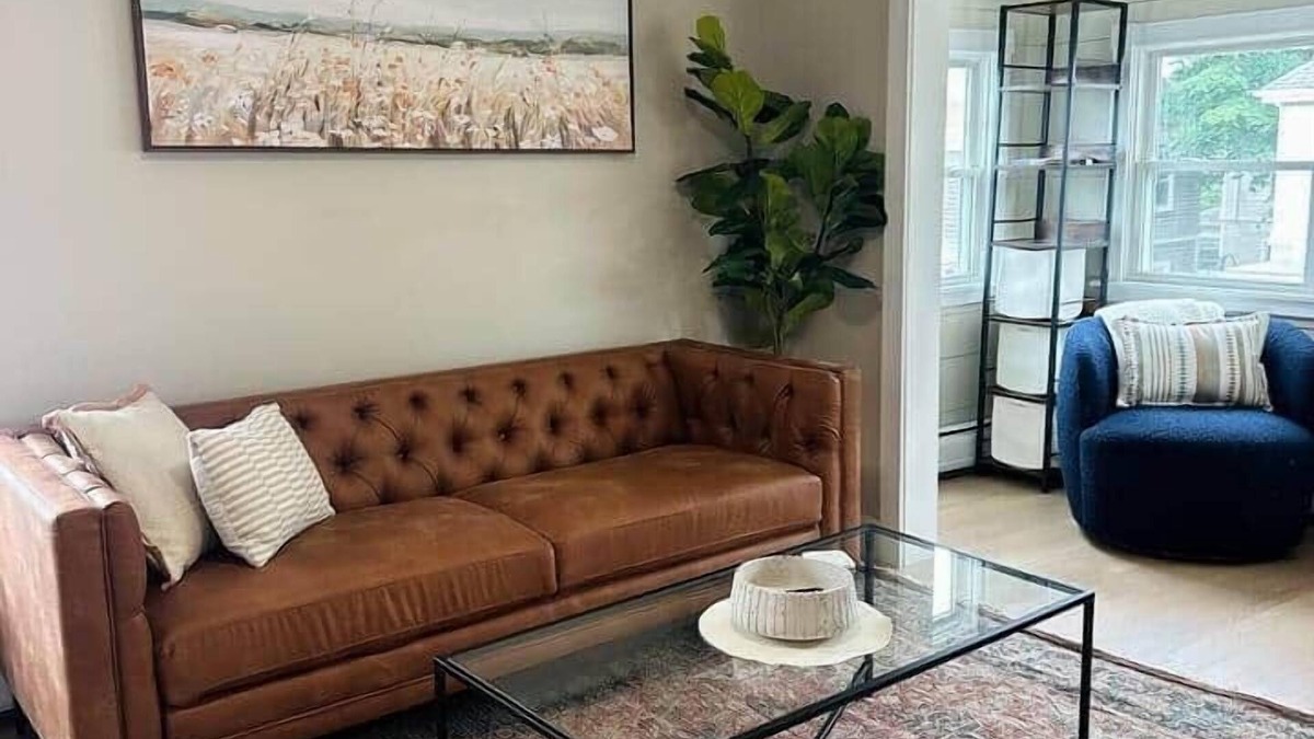 New Bedford Apartment | Arnold's: Renovated 2 Bedroom in New Bedford West End, walk to Buttonwood Park