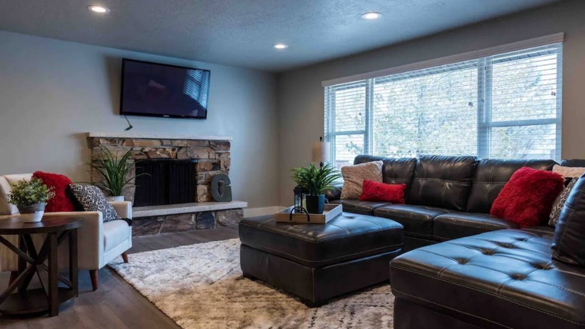 Taylorsville House | Around The Bend Bungalow - Large Groups Welcome.