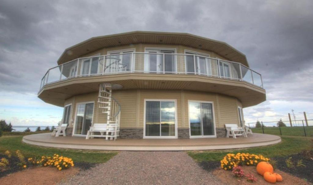 North Rustico Apartment | Around the Sea - Cana da's Rotating House, Suites & Tours