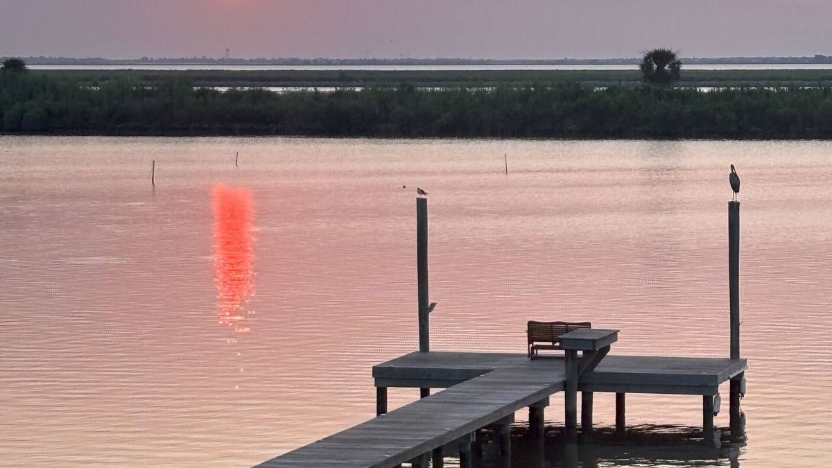 Hackberry House | Arrive Early & Stay Late-Waterfront Luxury in Angler Bay