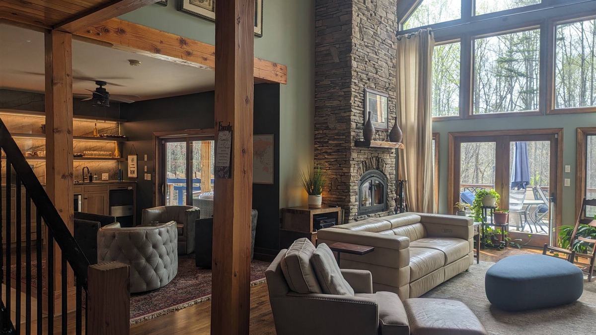 Shelby House | Arrow Haven- Large home nestled in the forest 10 minutes to the ALWS games.