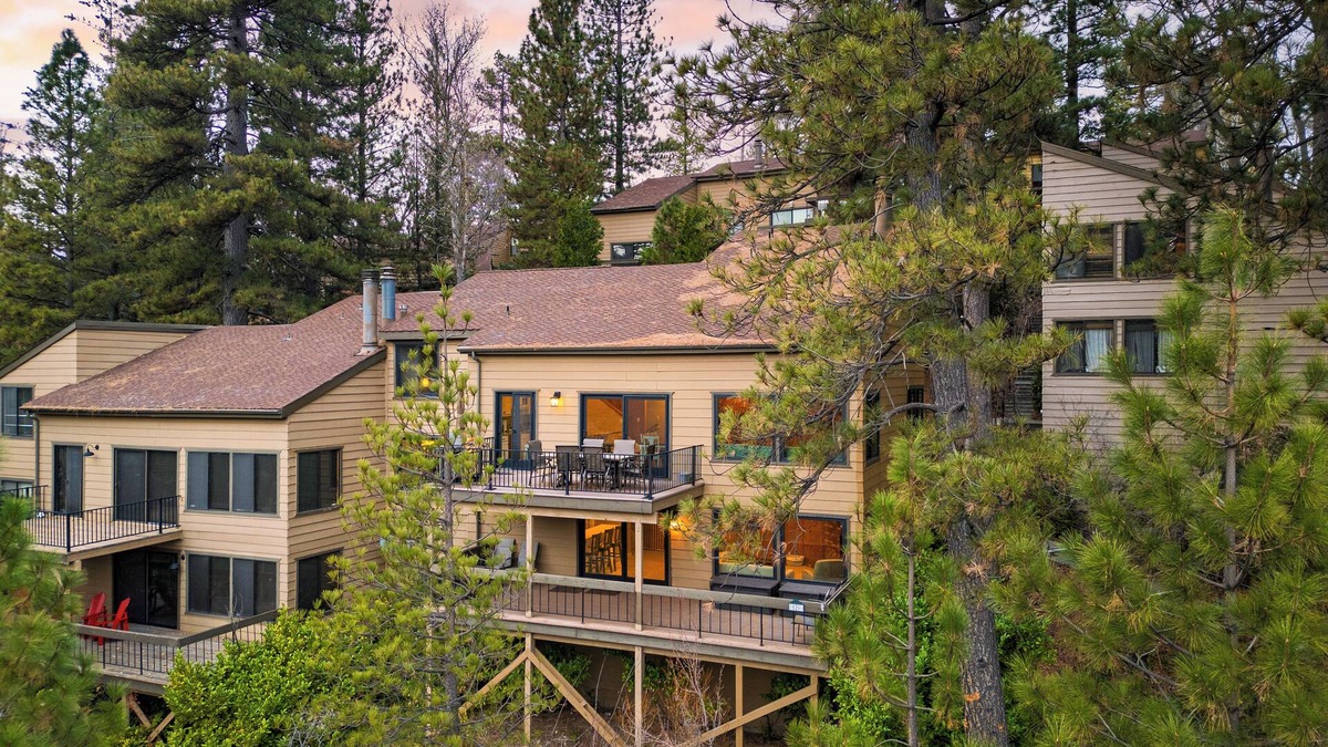 Meadow Bay House | Arrowhead Lakeside Escape by AvantStay | Private Lake Access | 3min to the Lake