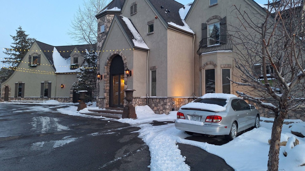 Doubleheader Bed & Breakfast | Arrowhead Manor B&B