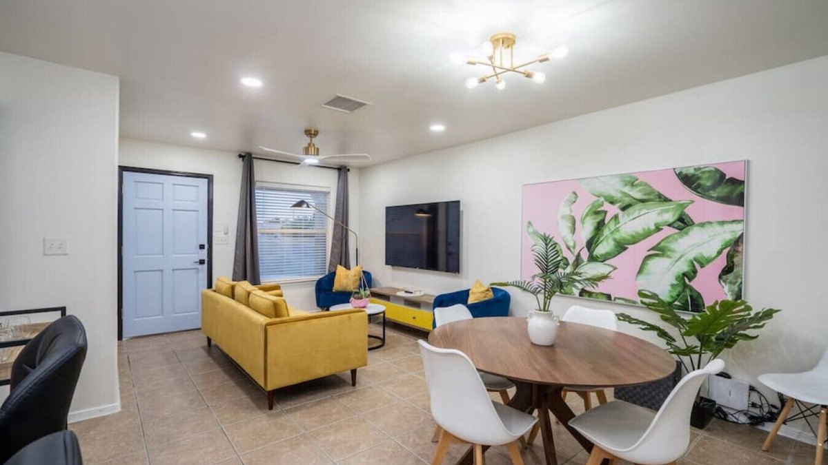 Northeast El Paso House | Art Deco 3 Bedroom Near Ft Bliss