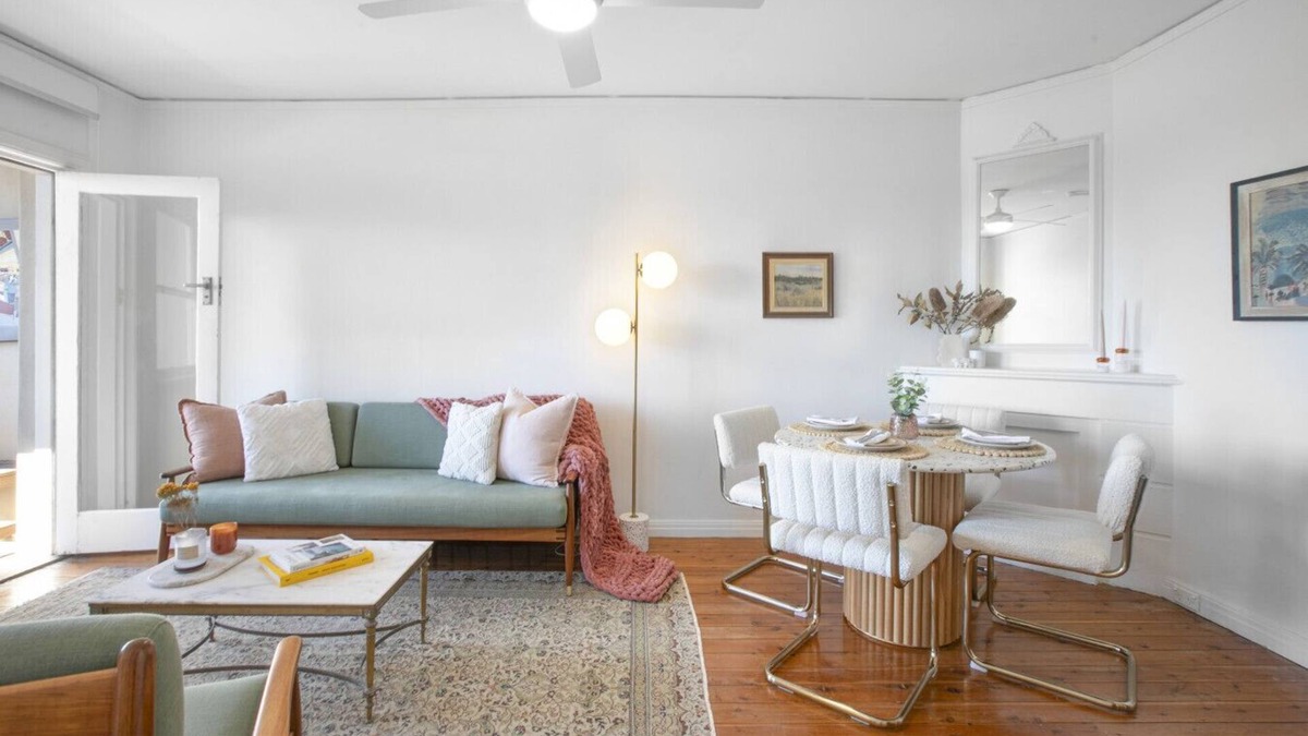 Elizabeth Bay Apartment | Art Deco Gem with Harbour Views in Elizabeth Bay
