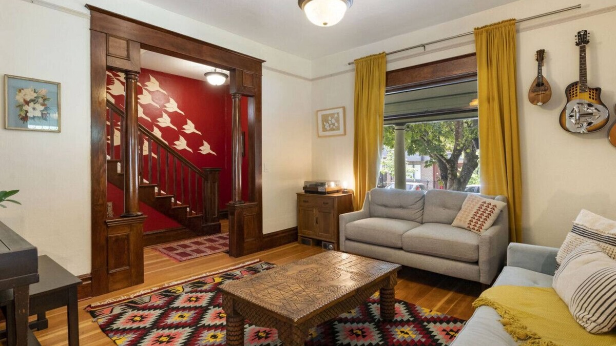 St. Johns Apartment | Art Deco Oasis: Den & Office with Garden
