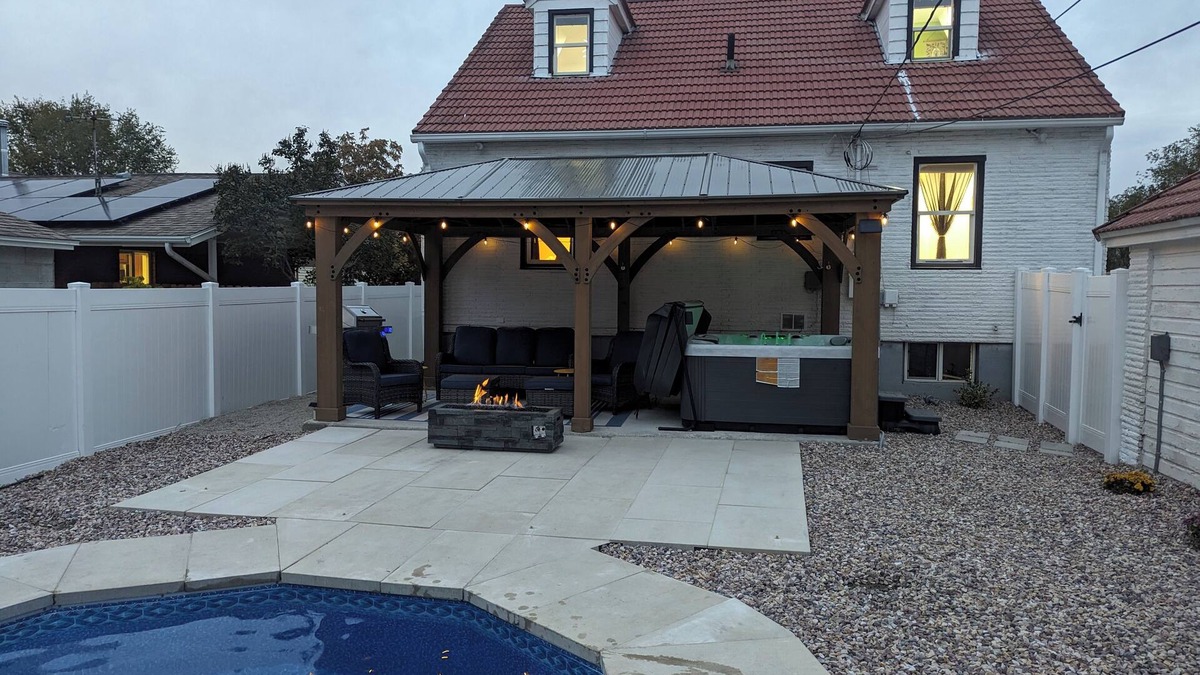 South Salt Lake House | Art Deco Oasis: Pool, Hot Tub, 5 BDR, 3 BTH, 2 King Beds, Arcade, BBQ, 4 TV's