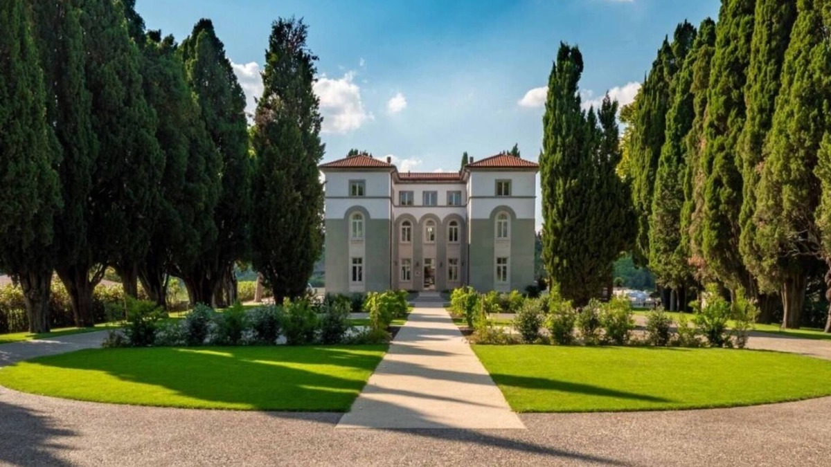 Quartiere Cesuola House | Art Deco Villa Art deco villa immersed in a centuries-old park