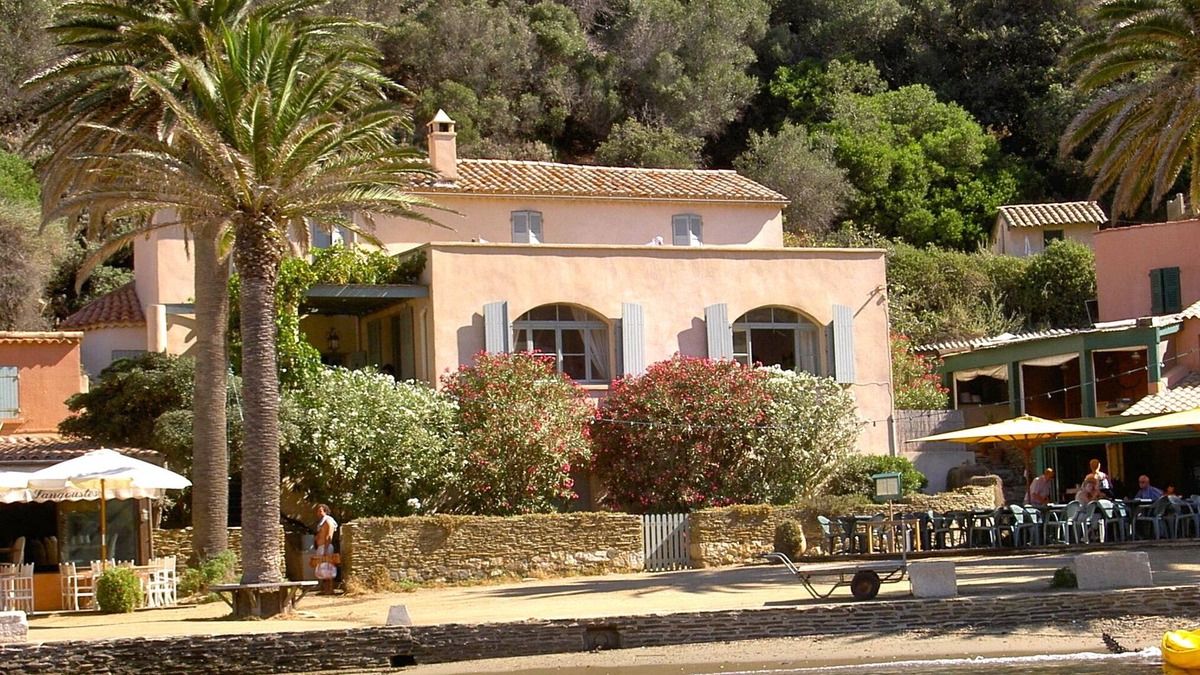 Port-Cros House | Art-deco villa located in the heart of the charming little port of the island of Port-Cros
