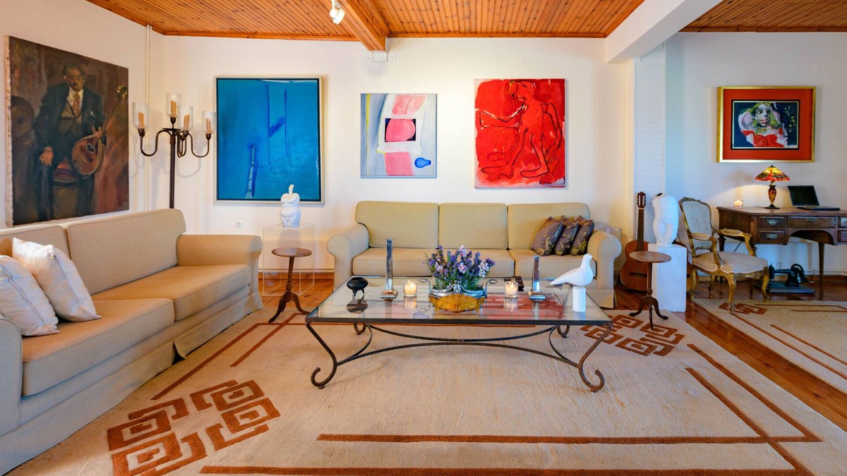 Kardhakata House | Art Gallery Villa