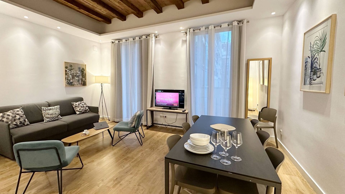 Dreta de l'Eixample House | Art Nouveau building! A/C and bright units with an open-plan living area!
