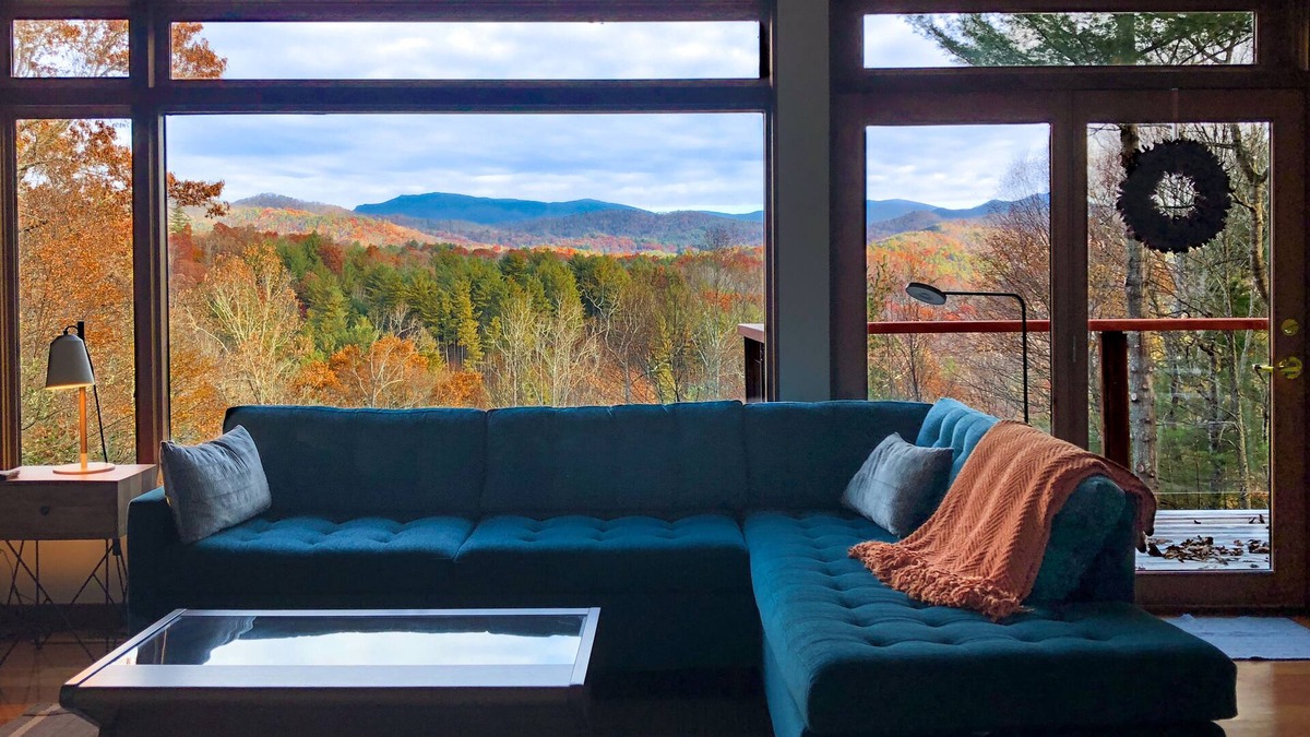 Bakersville Cabin | Artful Self Restoration! Japanese Tub. 2-Sided Fireplace, Games