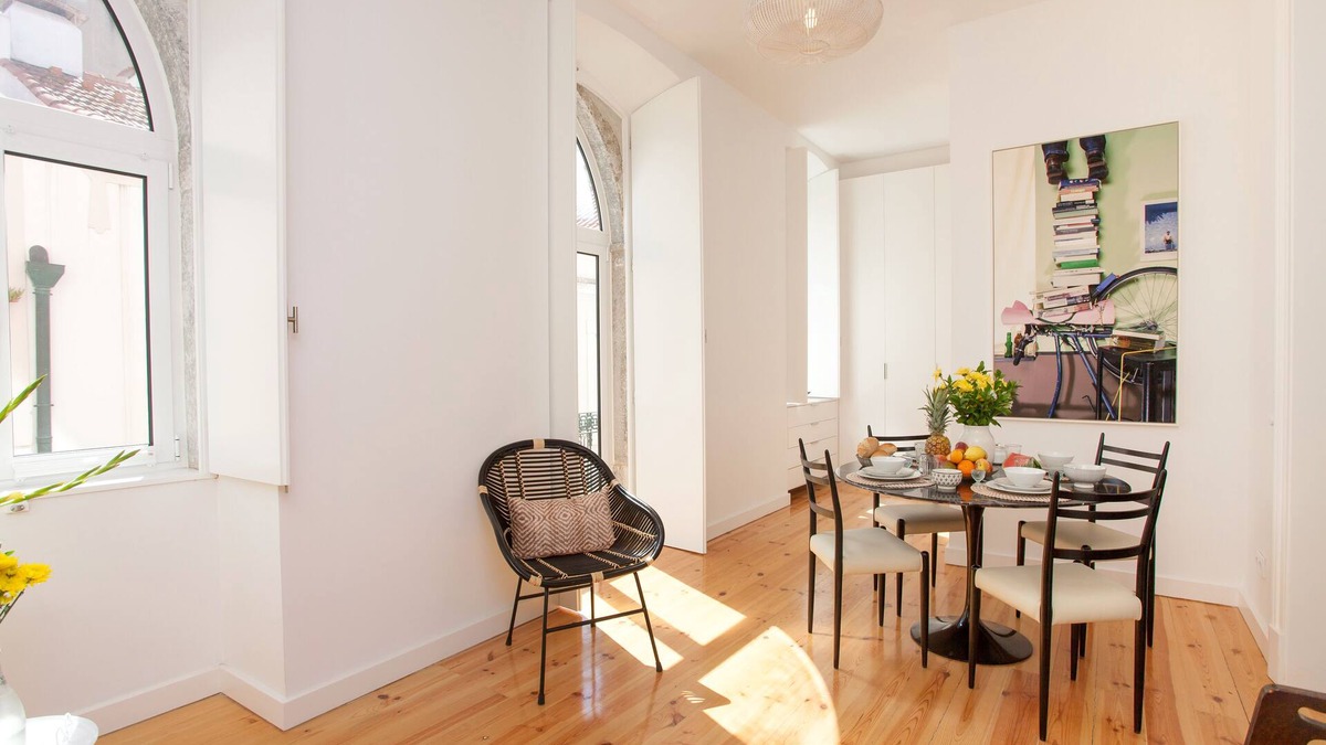 Santos Apartment | Arthistorian's Residence ★ central & sunny