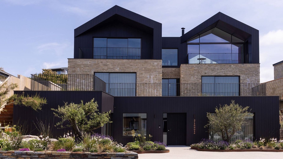 Mawgan Porth House | Arthouse - a luxury holiday home in Mawgan Porth