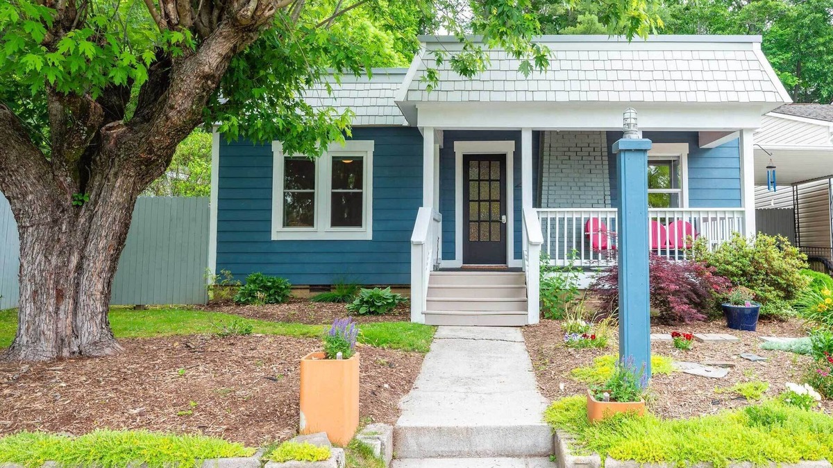 Spruce Pine House | Artisan Gem - 2 BR/1 Bath