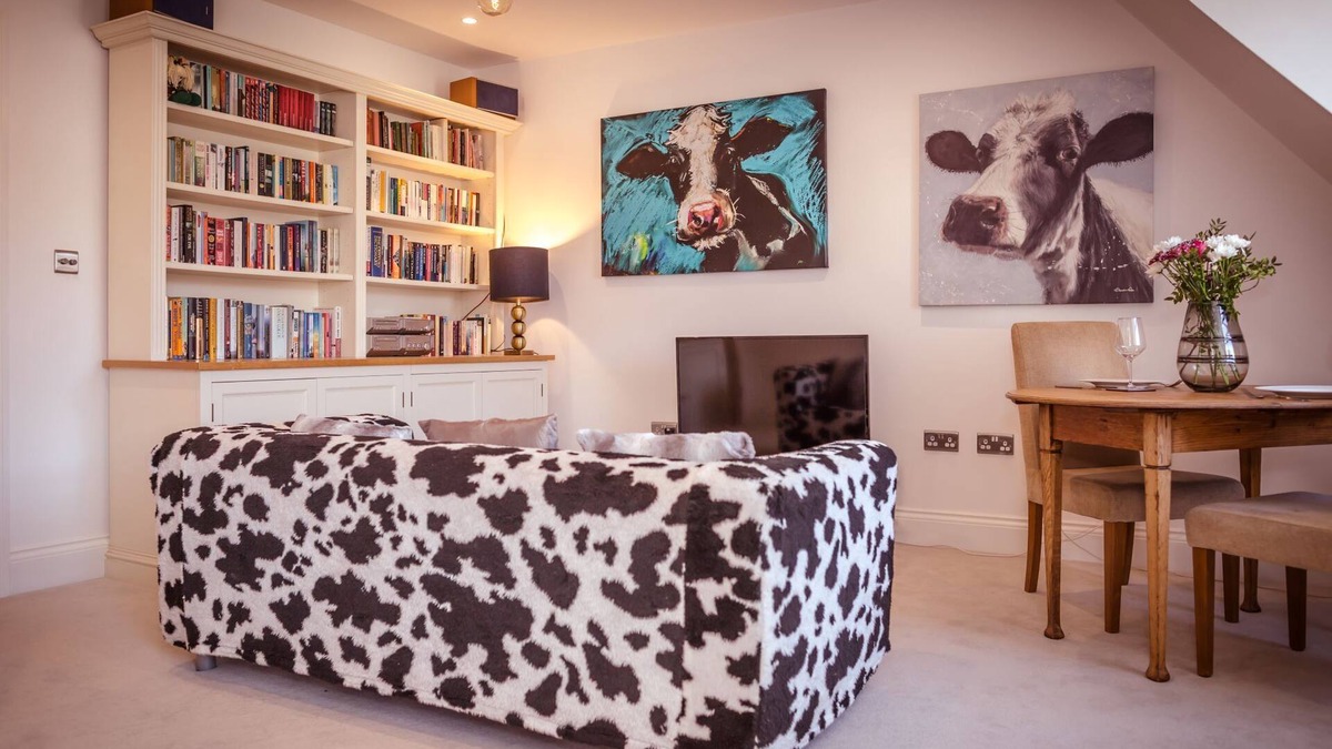 St Leonards-On-Sea Apartment | Artist's Loft - stylish 1-bed just 5 mins stroll from the beach