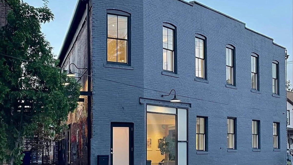 Kingston Apartment | Artist's Loft steps from UPAC!