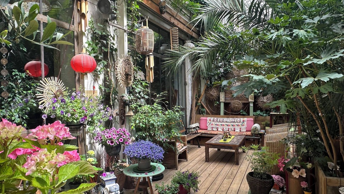 Saint-Vincent-de-Paul Apartment | Artist's loft with terrace in Paris. Charm, calm, ideal family.