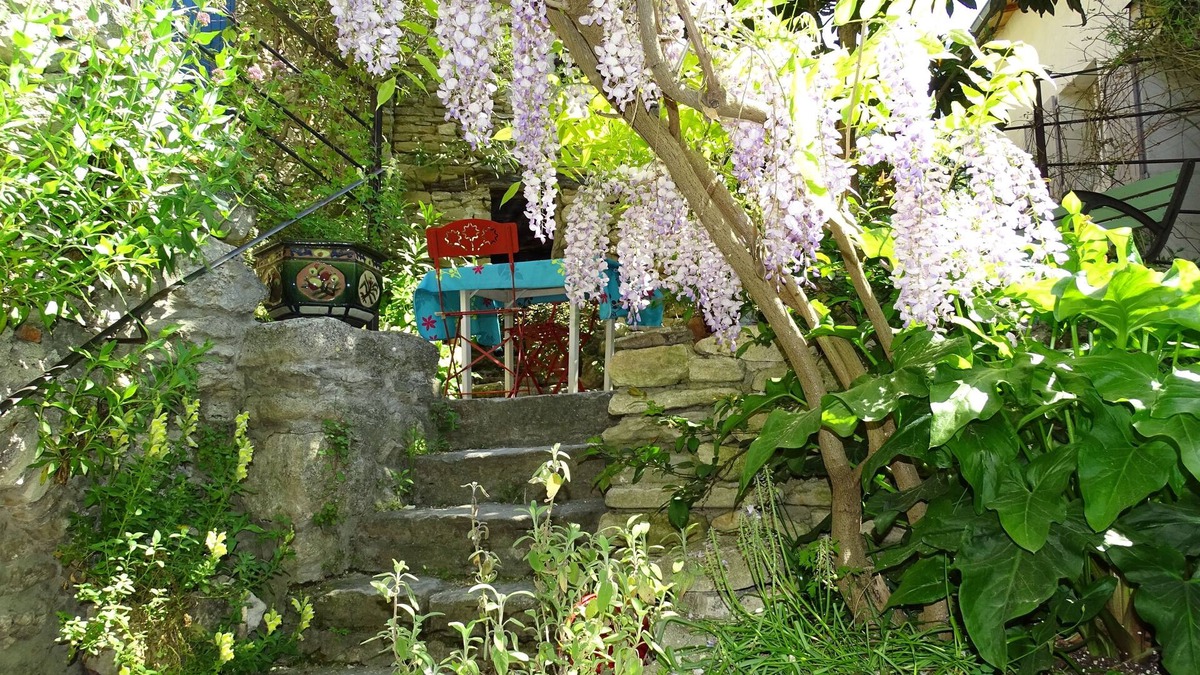 Fontaine-de-Vaucluse House | Artist's Paradise in Provence! - Views, Peace, Village Centre