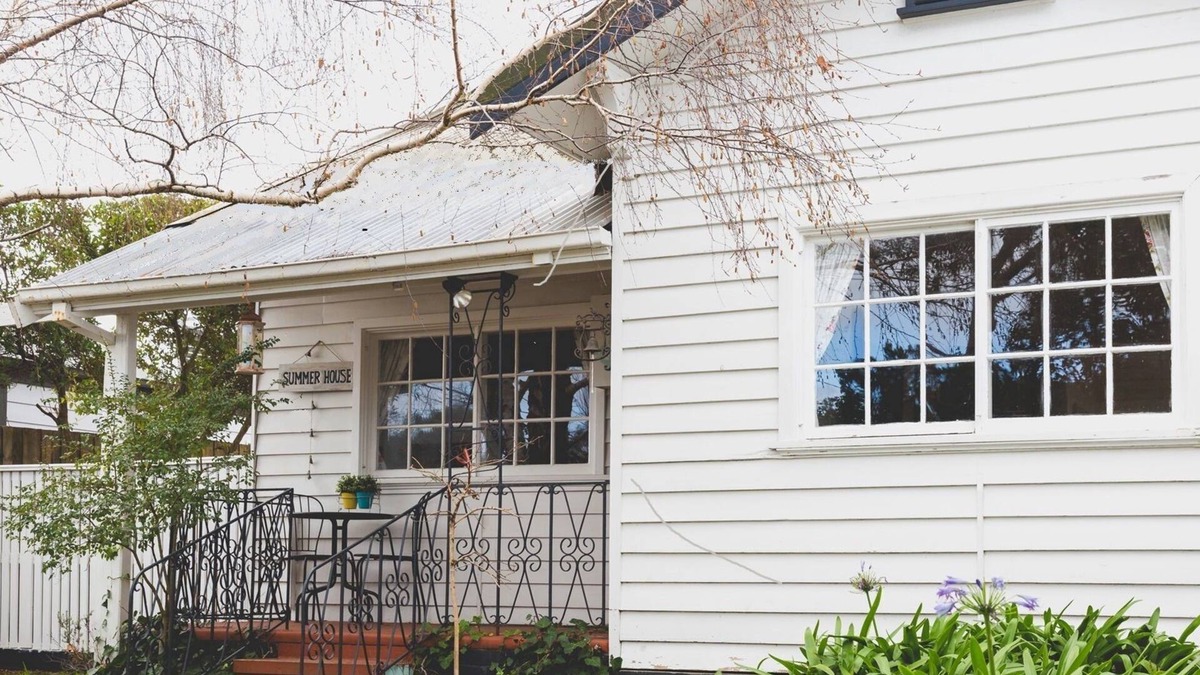 Rosebud House | Artist's Summer House