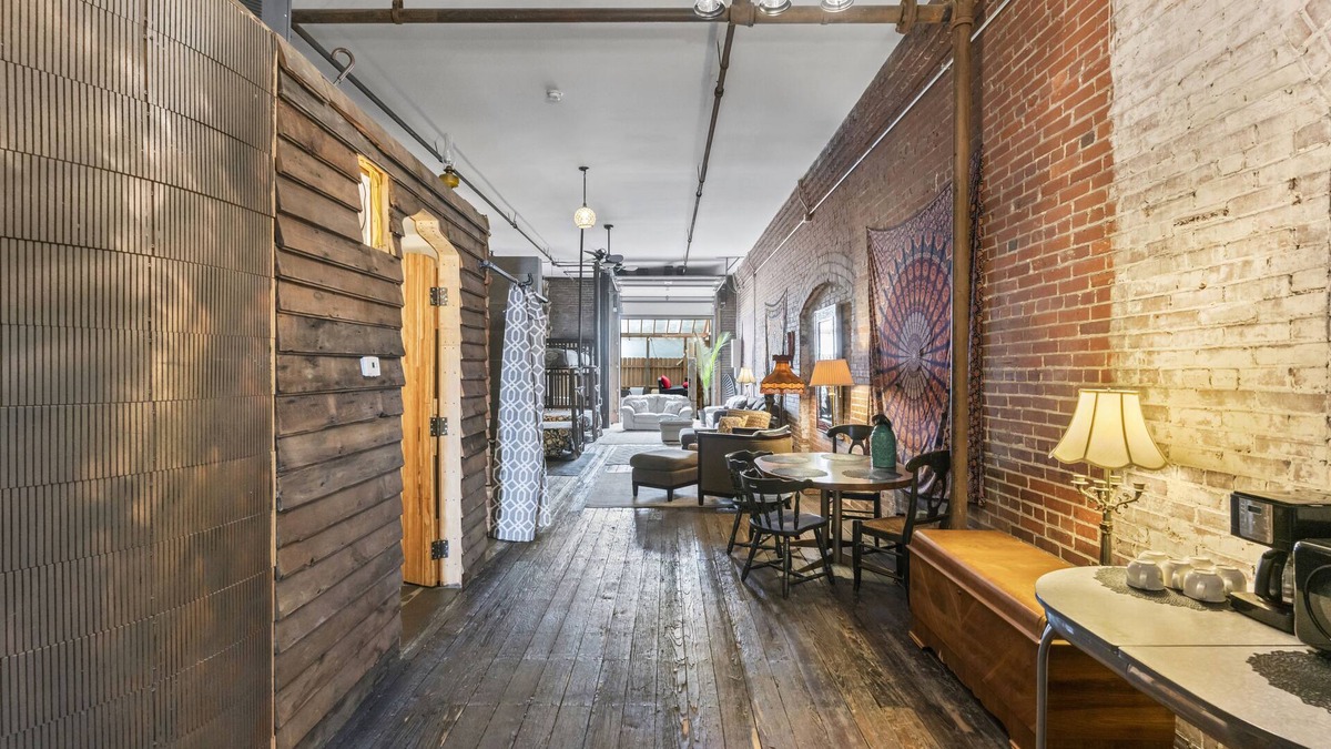Downtown St. Louis Apartment | Artist Warehouse Suite - Downtown St. Louis - Warehouse Sleeps up 6 - 20
