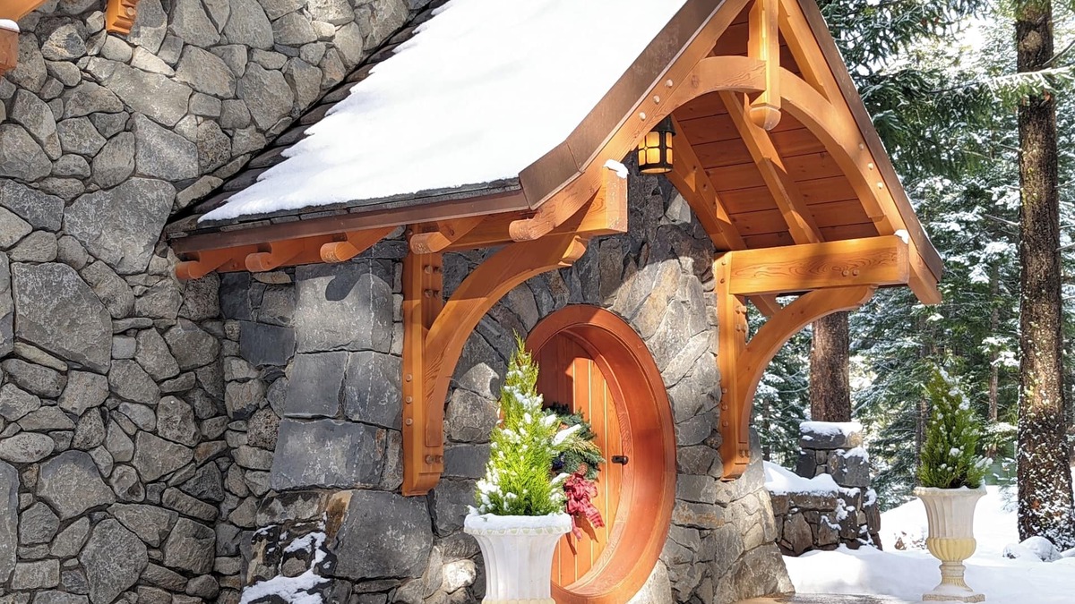 Mosier Cottage | Artistic Tolkienesque cottage in Mosier Oregon on private 27 acres