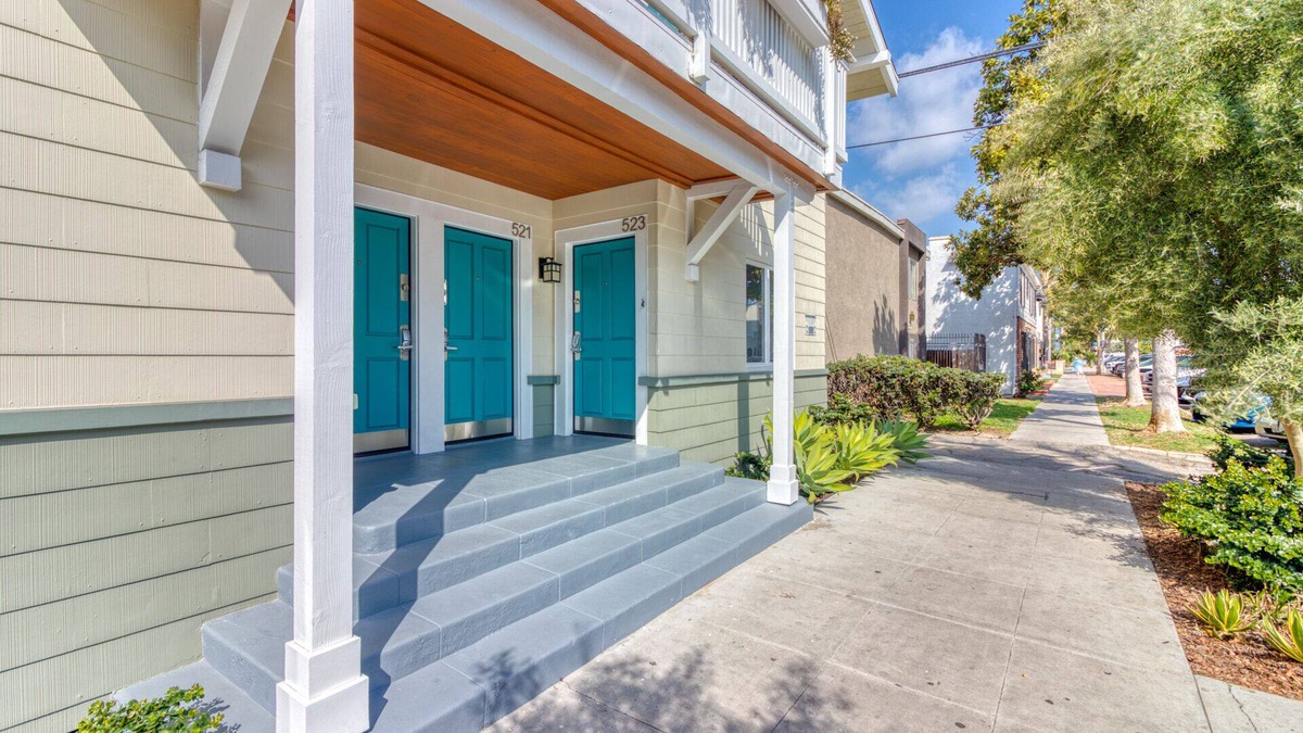 East Village Apartment | Arts District of Long Beach! Walking distance to the beach!