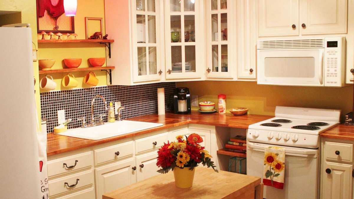 Nashville Apartment | Artsy Full Apartment 15 minutes from Downtown Nashville