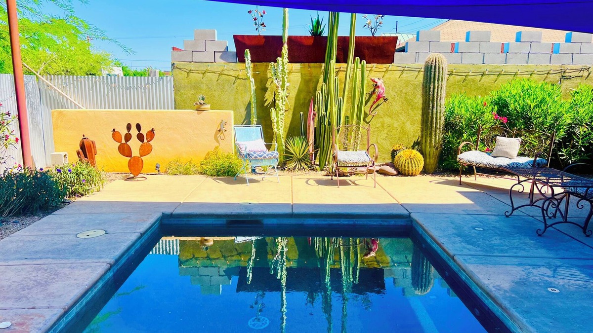 Dunbar Spring House | Artsy Historic Downtown 2BR w large backyard & private Salt Water Spa Pool