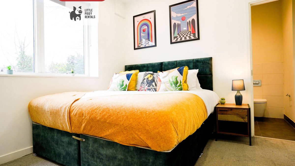 Stevenage Apartment | Artsy Modern Flat: Free Parking, Gym & Roof Garden