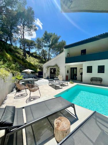 Saint-Etienne-du-Gres Bed & Breakfast | Arty Provence, vue, calme et piscine chauffée dans les Alpilles proche St-Rémy-de-Provence