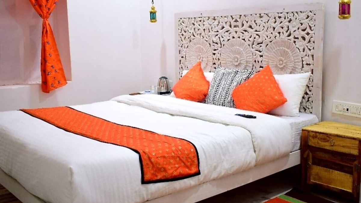 Amar Sagar Pol House | As my native place is Jaisalmer so I want to promote my jaisalmer's culture and traditions and destinations so I started this home stay. I also live in my home stay with my family so that not only I but my whole family can host you better. You can feel.