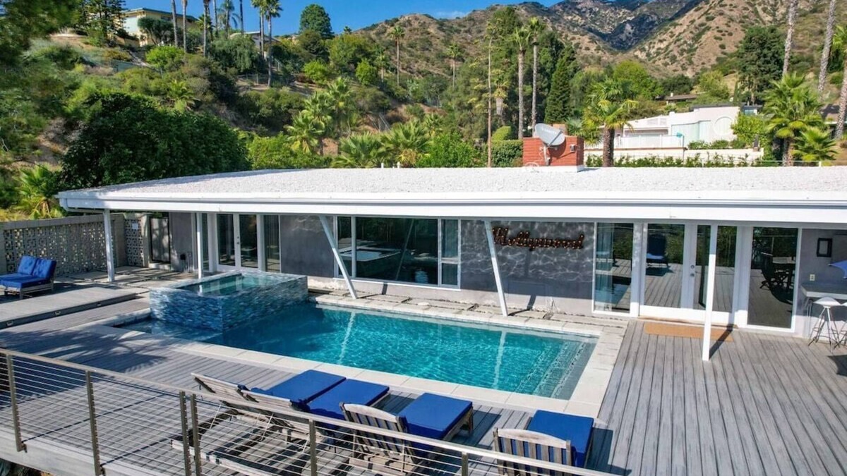 El Miradero House | As seen on Bravo TV. Amazing City Views, with expansive terrace, pool & spa