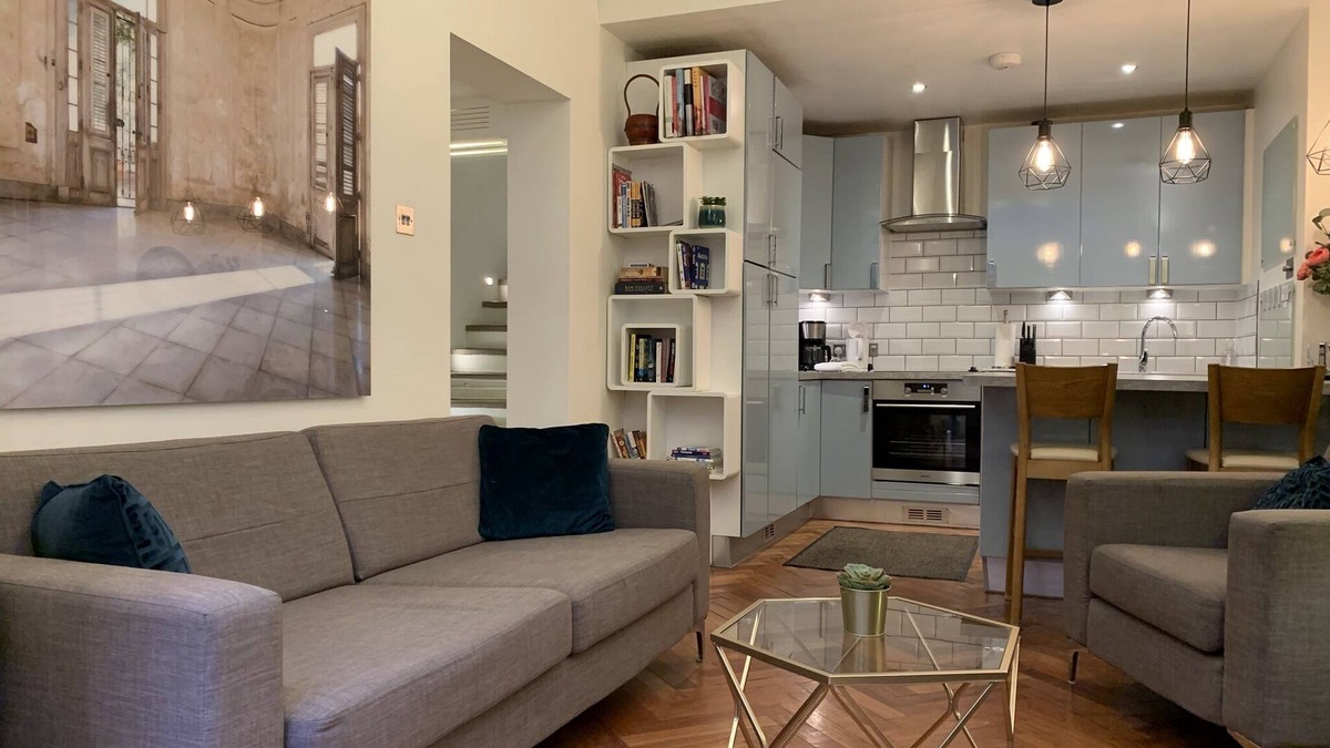 Campden Apartment | As seen on TV's House Hunters International - Hyde Park, W2 3 bedroom flat