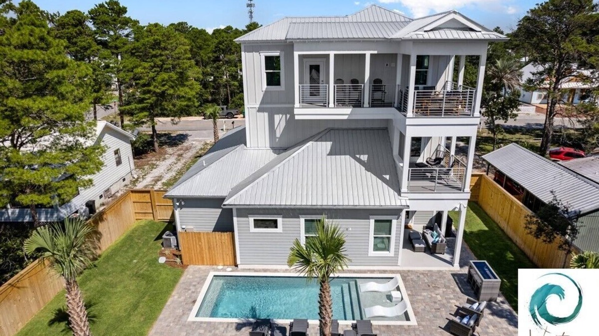 Gulfview Heights House | Ash in the Sand - Private Pool/Golf Cart/6 Bikes/Game Room