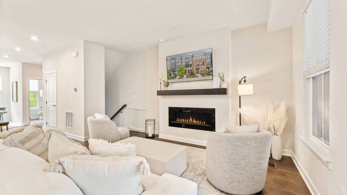 Ashburn House | Ashburn 4-BR Homestay/Close to Dulles & METRO