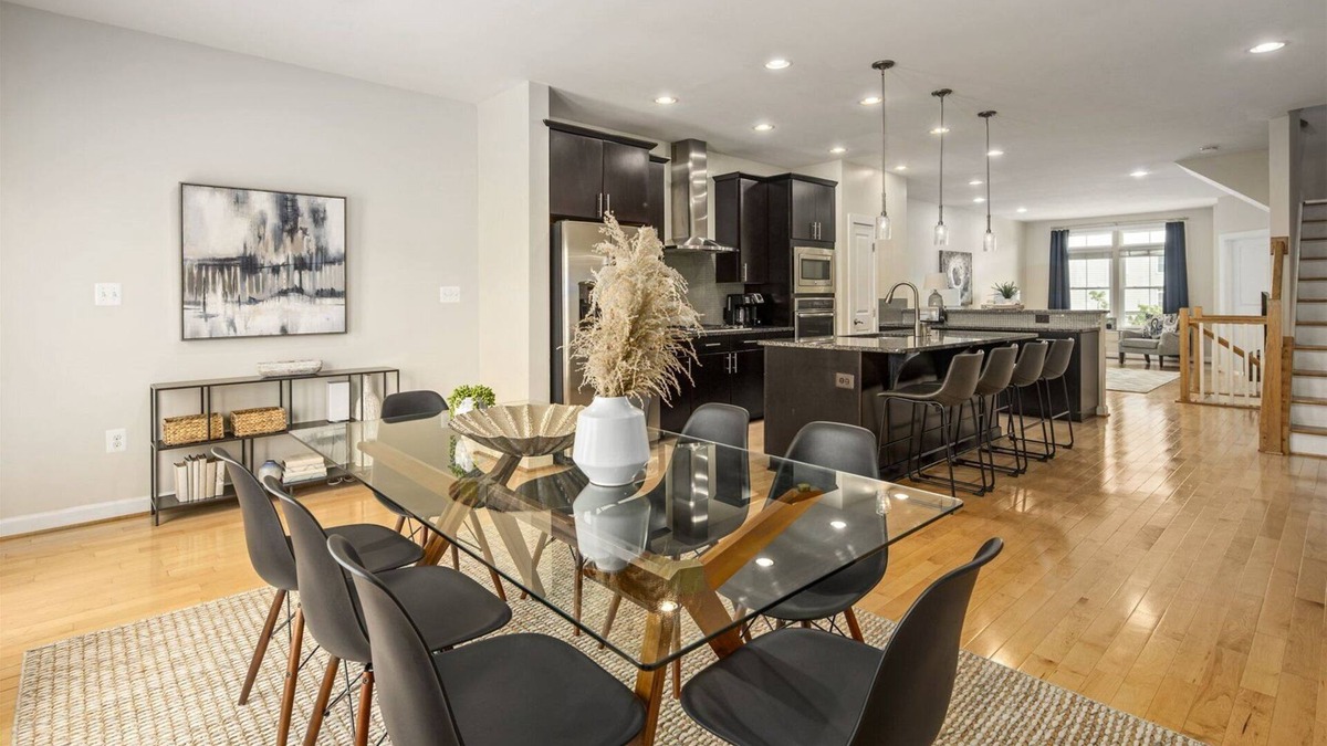 Ashburn House | Ashburn: Suburban, Work Friendly, & Near DC
