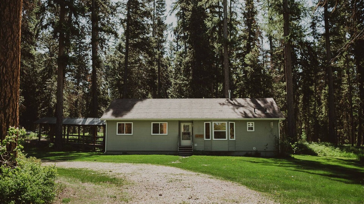 Seeley Lake House | Aspen Cabin at Tamaracks Resort. A view of the lake and expansive decks and yard
