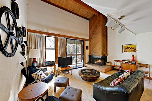 Truckee Apartment | Aspen Grove Escape