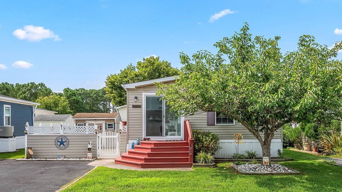 Assateague Pointe House | Assateague Pointe 2 br/1 ba 2 outdoor pools -in WOC.