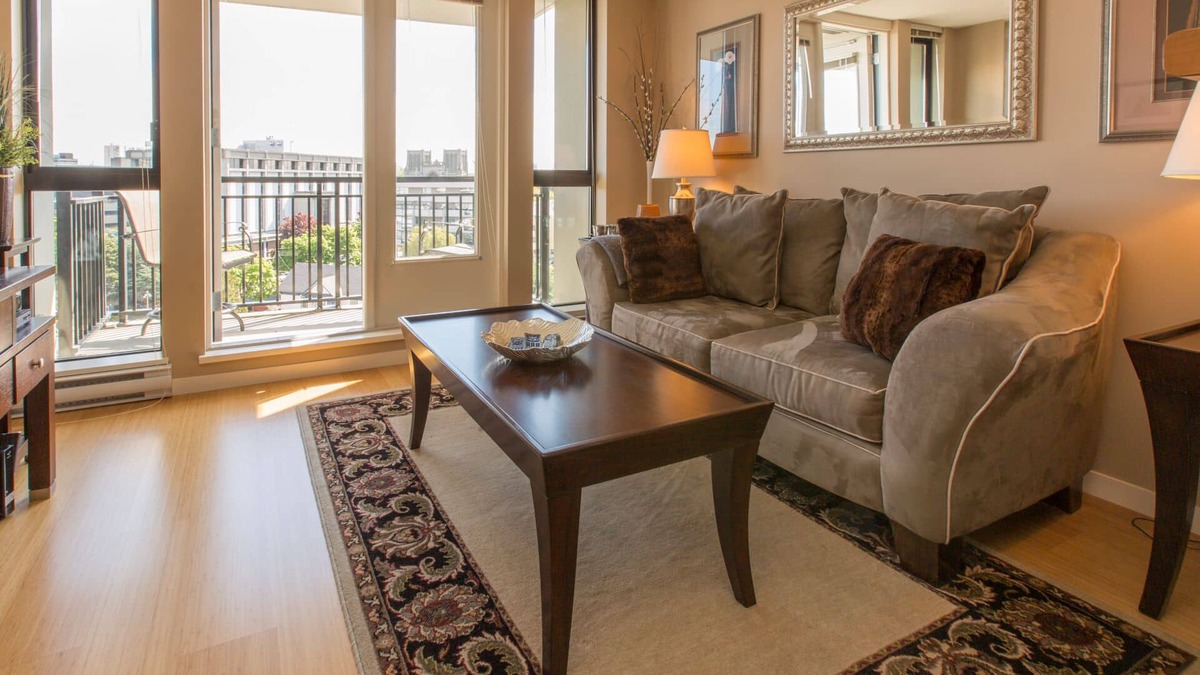 Inner Harbour Condo | Astoria Cozy-Beautiful Cozy Condo in the Heart of Downtown Victoria by Victoria Prime!
