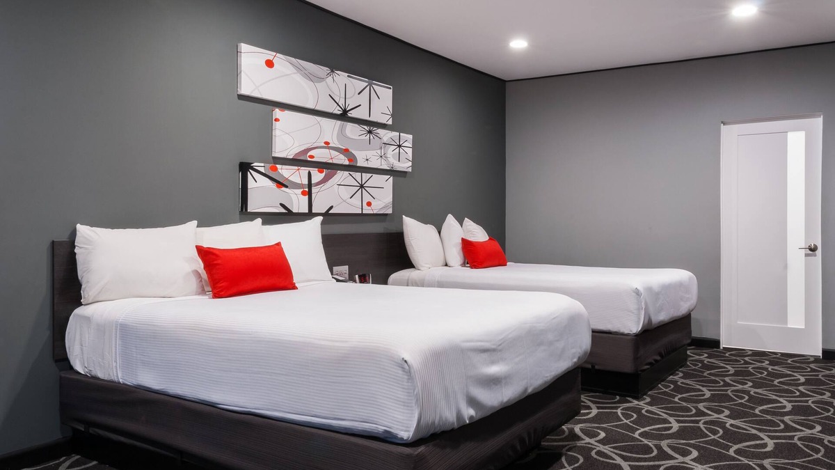 Lamanda Park Hotel | Astro Pasadena Hotel