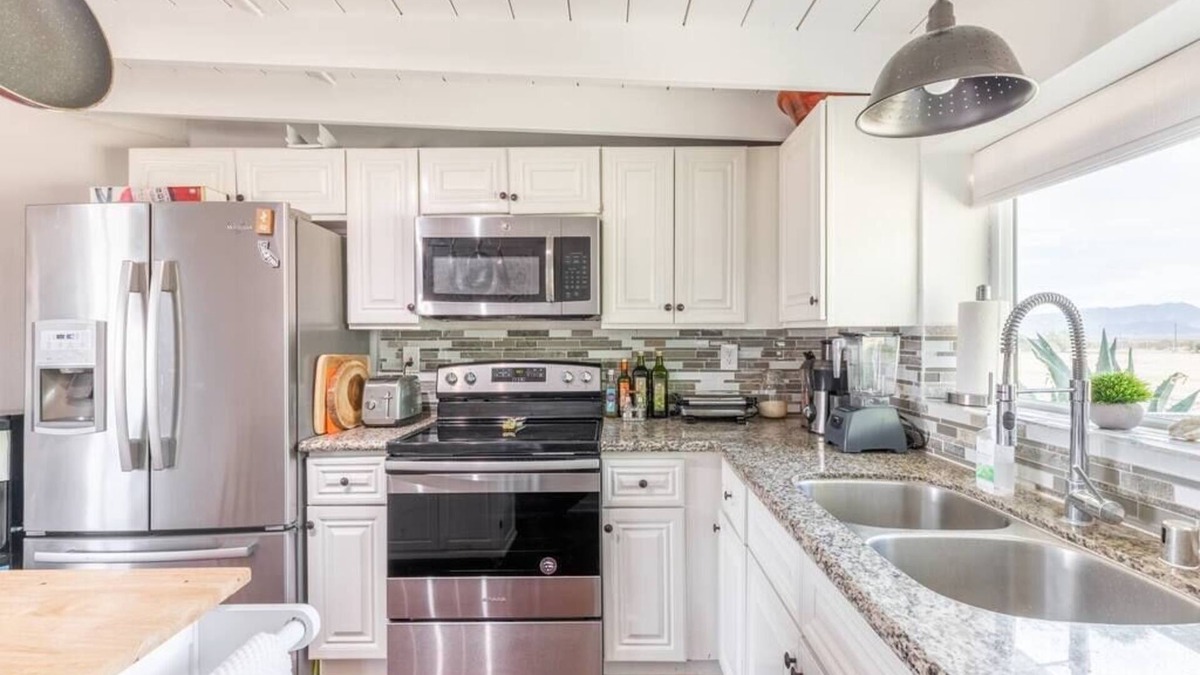 Wonder Valley House | ★ Astrotourism ★ 5 Acre Fenced ★ Pool ★ Jacuzzi
